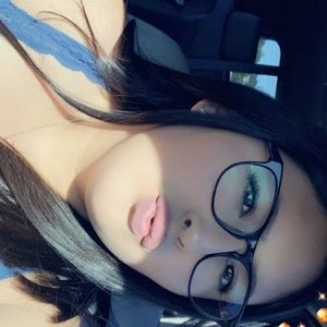 Meet your Posher, Valeria